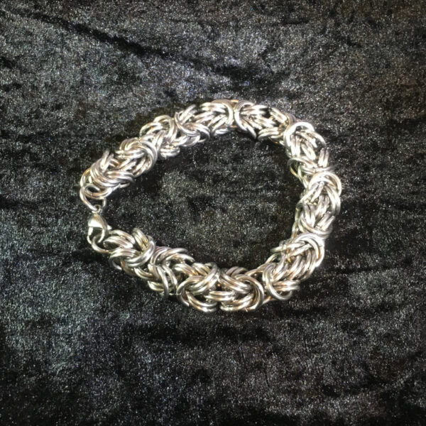 Kinged Byzantine Chainmaille Bracelet by Destai