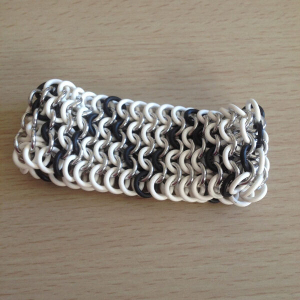 Zigzag Stretchy Chainmaille Bracelet by Destai